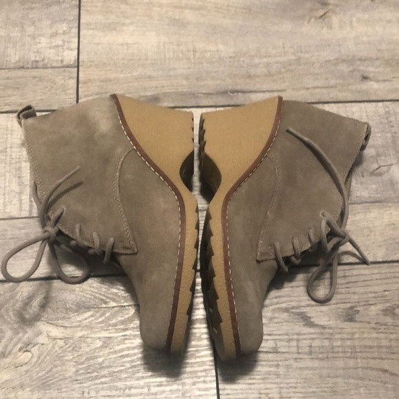 White Mountain genuine leather upper Lambert lace up botties with stitch design - Picture 3 of 9